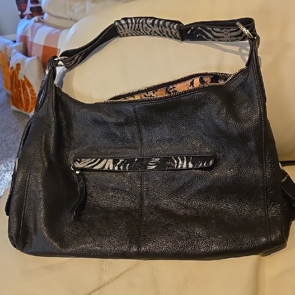 Sharif Black Bag & Gold Hardware  ✨️⭐️ PRE OWNED  ⭐️ ✨️ - Picture 4 of 11